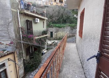 balcone altro lato.jpg - Villa Via Scalilli 2121, Palazzolo Acreide - foto 12