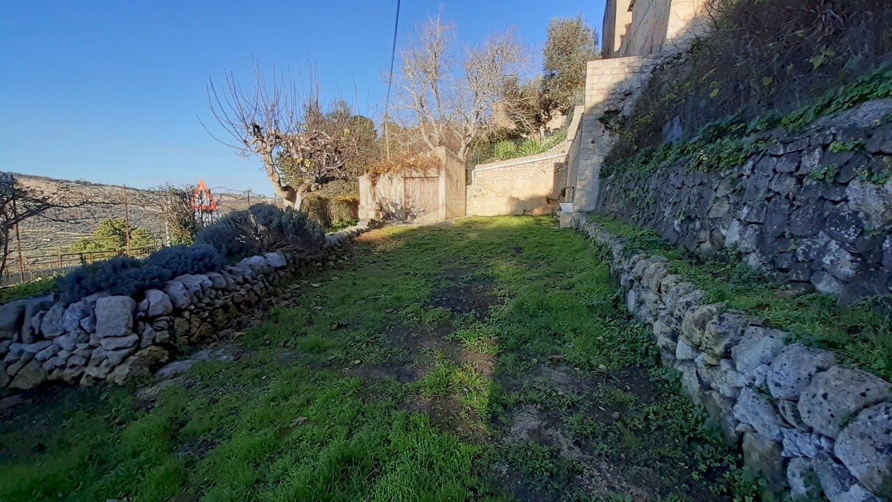 20241217_150928.jpg - Agricultural land Via  Roma, Palazzolo Acreide - photo 1