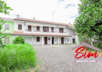 Villa indipendente in vendita a Borgolavezzaro - Villa Via IV Novembre sn, Borgolavezzaro - photo 1