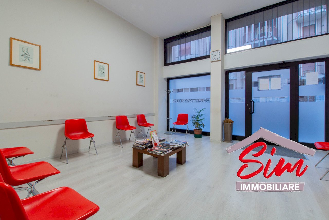 Negozio in vendita in San Martino - Ufficio Via Perazzi sn, Novara - foto 1