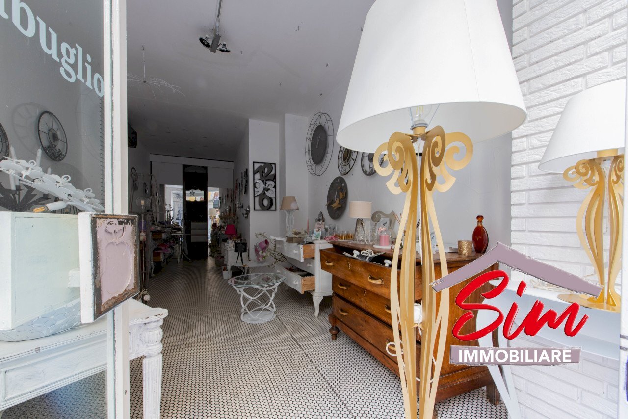 Negozio in vendita in centro storico - Locale Commerciale Via Giuseppe Prina snc, Novara - foto 2