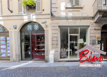 Negozio in vendita in centro storico - Locale Commerciale Via Giuseppe Prina snc, Novara - foto 1