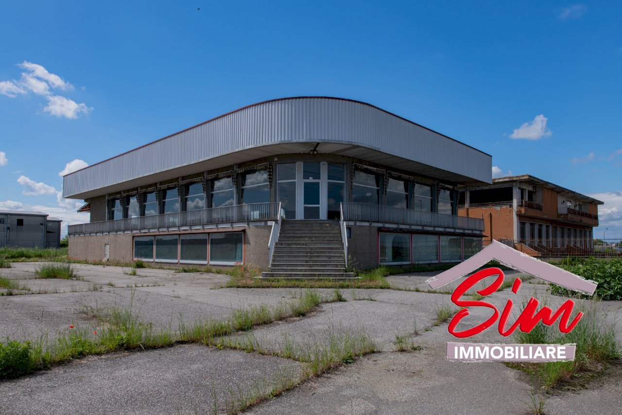 Locale commerciale in vendita a Caltignaga - Locale Commerciale Strada statale 229 del Lago d'Ortatrada provincial sn, Caltignaga - foto 1