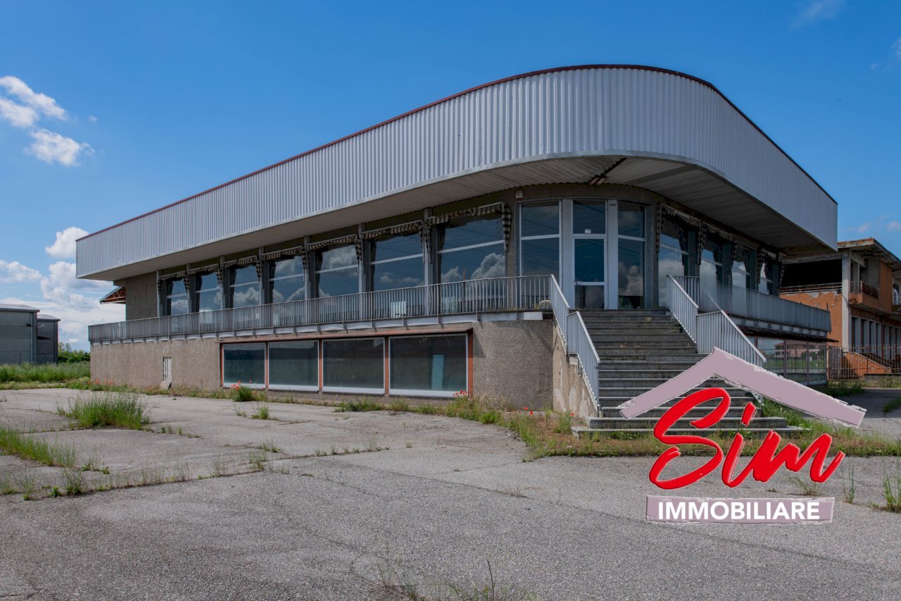 Locale commerciale in vendita a Caltignaga - Locale Commerciale Strada statale 229 del Lago d'Ortatrada provincial sn, Caltignaga - foto 2