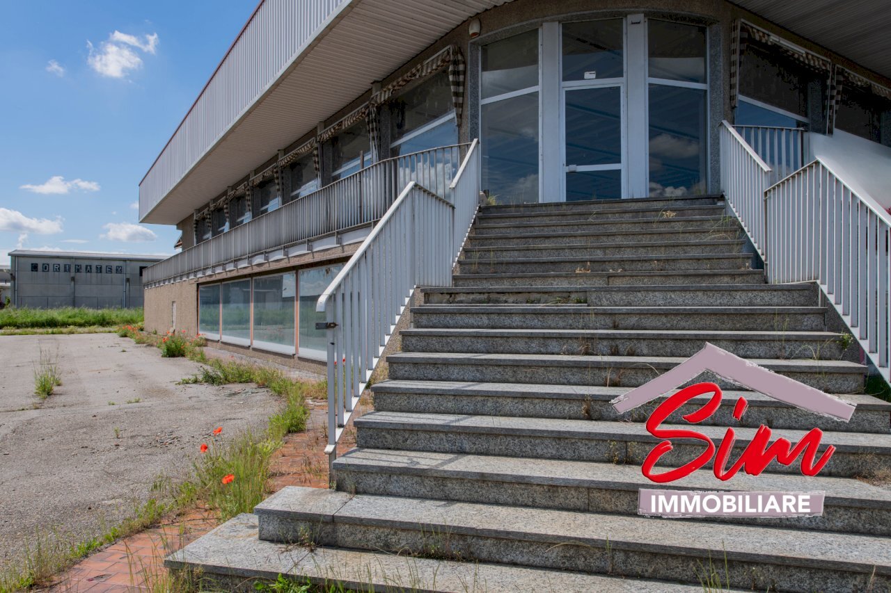 Locale commerciale in vendita a Caltignaga - Locale Commerciale Strada statale 229 del Lago d'Ortatrada provincial sn, Caltignaga - foto 3