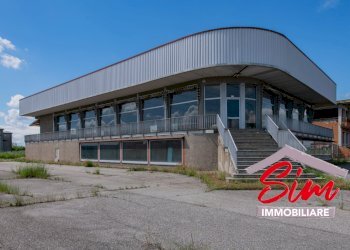 Locale commerciale in vendita a Caltignaga - Locale Commerciale Strada statale 229 del Lago d'Ortatrada provincial sn, Caltignaga - foto 2