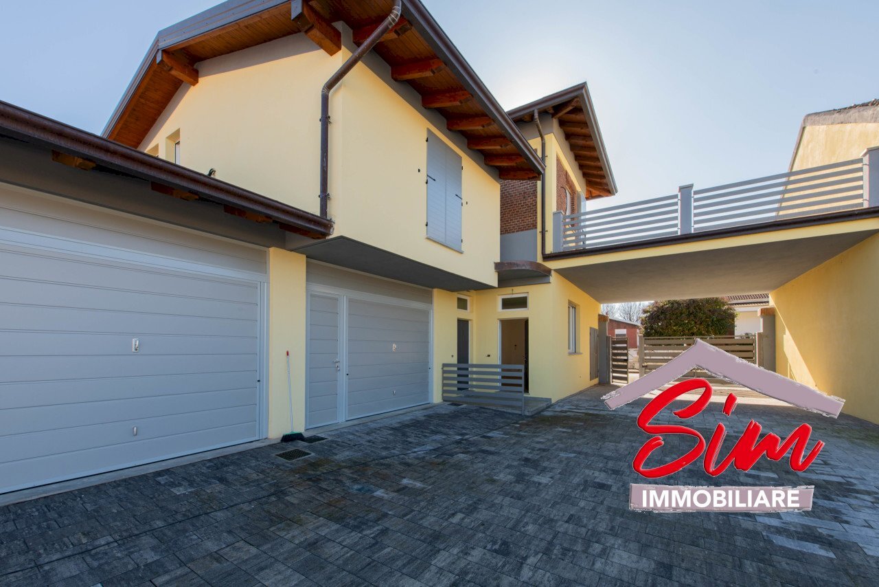 Villa bifamiliare in vendita a Casaleggio - Villa Viale Roma sn, Casaleggio Novara - foto 1