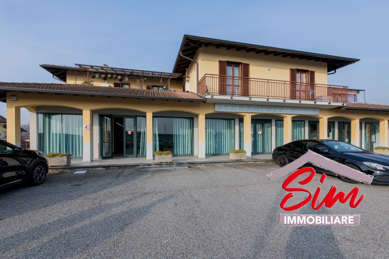 Locale commerciale in vendita ad Oleggio - Locale Commerciale Via Vecchia Circonvallazione sn, Oleggio - foto 1