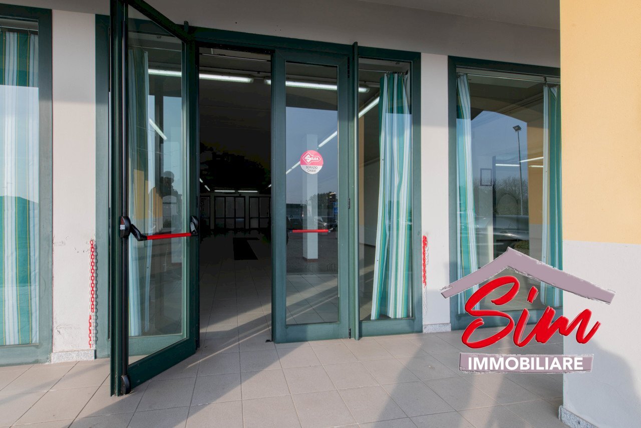 Locale commerciale in vendita ad Oleggio - Locale Commerciale Via Vecchia Circonvallazione sn, Oleggio - foto 3