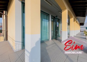 Locale commerciale in vendita ad Oleggio - Locale Commerciale Via Vecchia Circonvallazione sn, Oleggio - foto 4