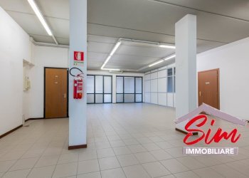 Locale commerciale in vendita ad Oleggio - Locale Commerciale Via Vecchia Circonvallazione sn, Oleggio - foto 8