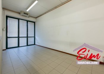 Locale commerciale in vendita ad Oleggio - Locale Commerciale Via Vecchia Circonvallazione sn, Oleggio - foto 15