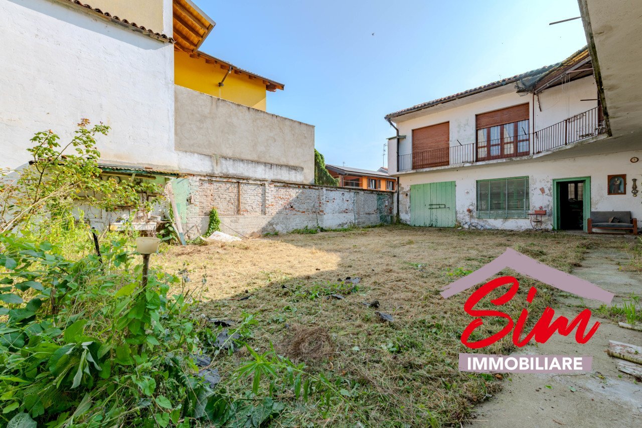 Villa in vendita a Borgolavezzaro - Independent house Via Cavour sn, Borgolavezzaro - photo 1