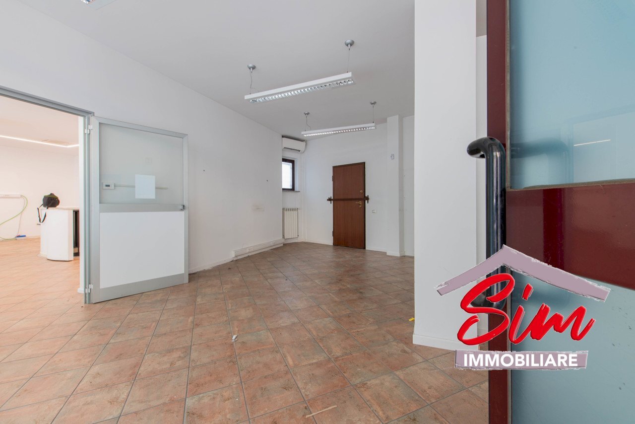 Negozio in vendita a Novara - Ufficio Viale Dante Alighieri sn, Novara - foto 2