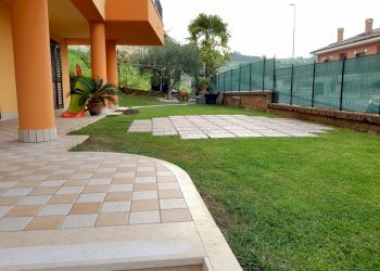 giardino - Casa indipendente Colonnella - foto 1