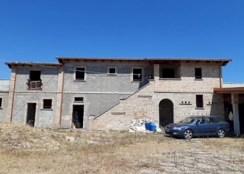 08 TORTORETO - COUNTRY HOUSE DA RISTRUTTURARE.jpg - Albergo - Struttura ricettiva Tortoreto - foto 8