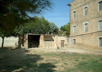 10 CASOLARE DI CAMPAGNA DA RISTRUTTURARE.JPG - Casa indipendente Fermo - foto 10