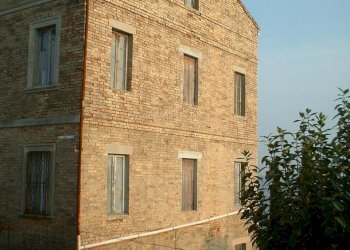11 CASOLARE DI CAMPAGNA DA RISTRUTTURARE.JPG - Casa indipendente Fermo - foto 11