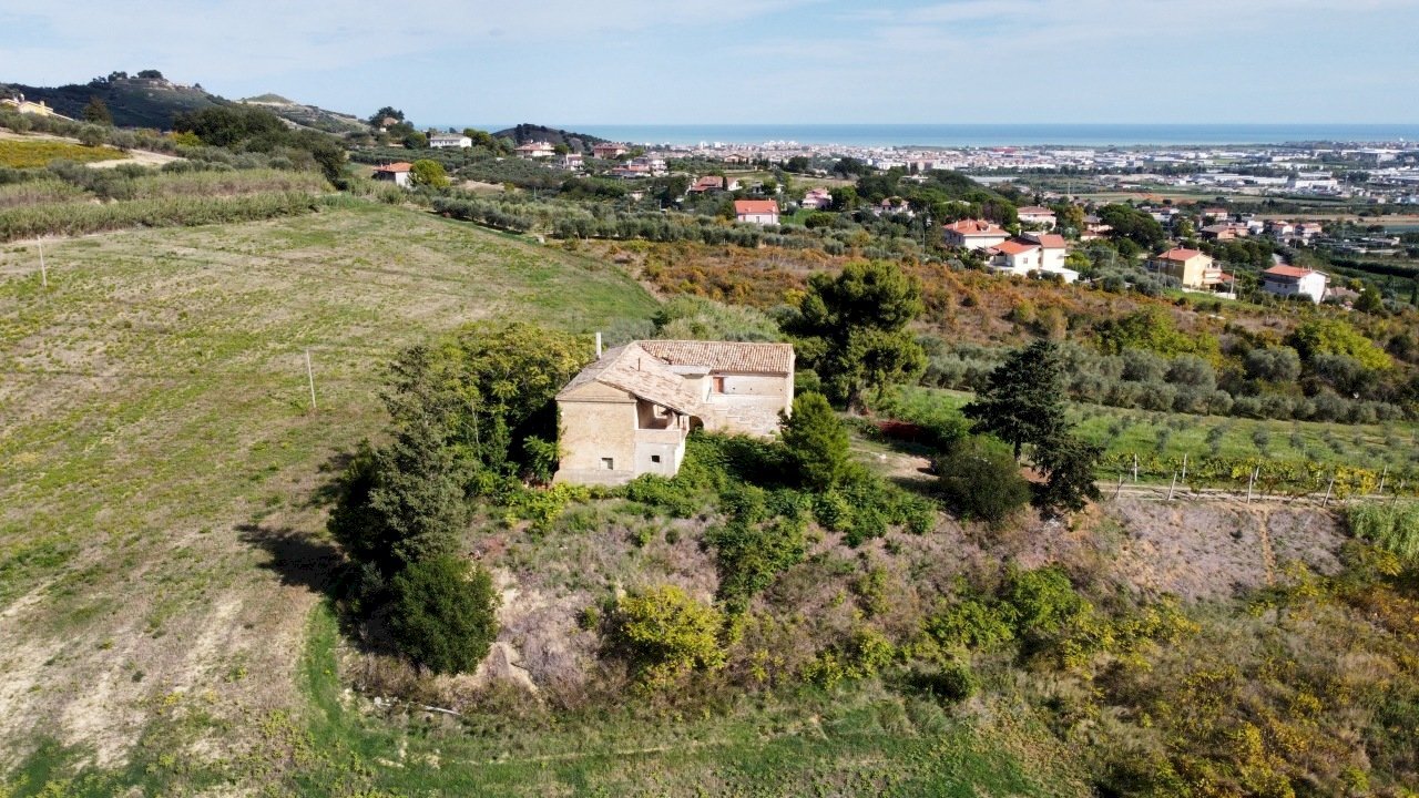 05 MONTEPRANDONE - TERRENO EDIFICABILE  CON RUDERE - Building land Monteprandone - photo 1