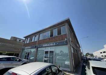 facciata - Commercial Premises Via Silvino Folloni 7, Modena - photo 2