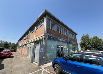 facciata - Commercial Premises Via Silvino Folloni 7, Modena - photo 3