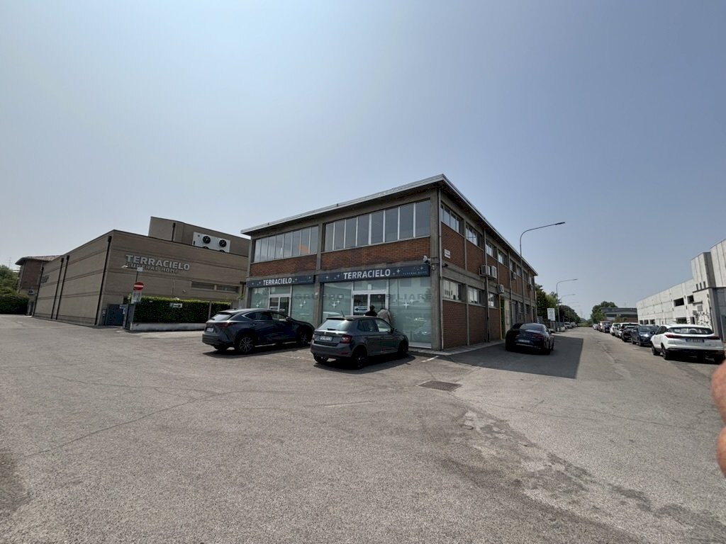 facciata - Locale Commerciale Via Silvino Folloni 7, Modena - foto 1