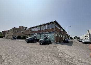 facciata - Commercial Premises Via Silvino Folloni 7, Modena - photo 1