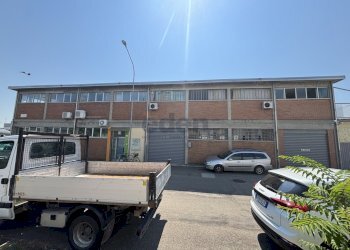 facciata - Commercial Premises Via Silvino Folloni 7, Modena - photo 7