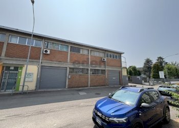 facciata - Commercial Premises Via Silvino Folloni 7, Modena - photo 8