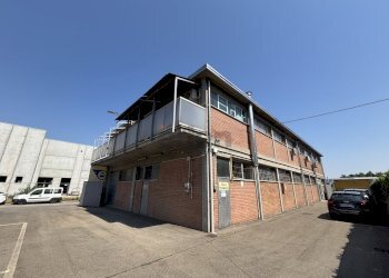 facciata - Commercial Premises Via Silvino Folloni 7, Modena - photo 11