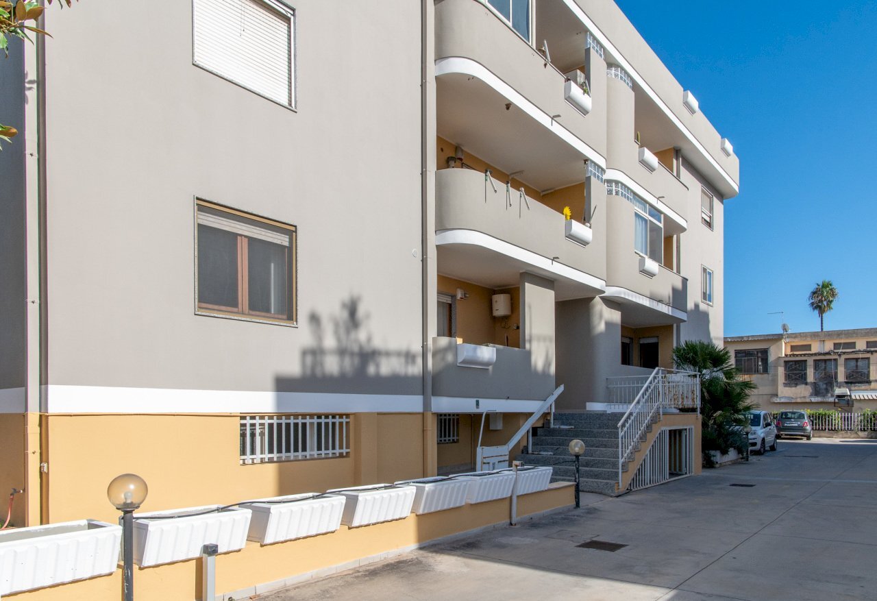 Ingresso condominiale (3).jpg - Ufficio Cagliari - foto 2