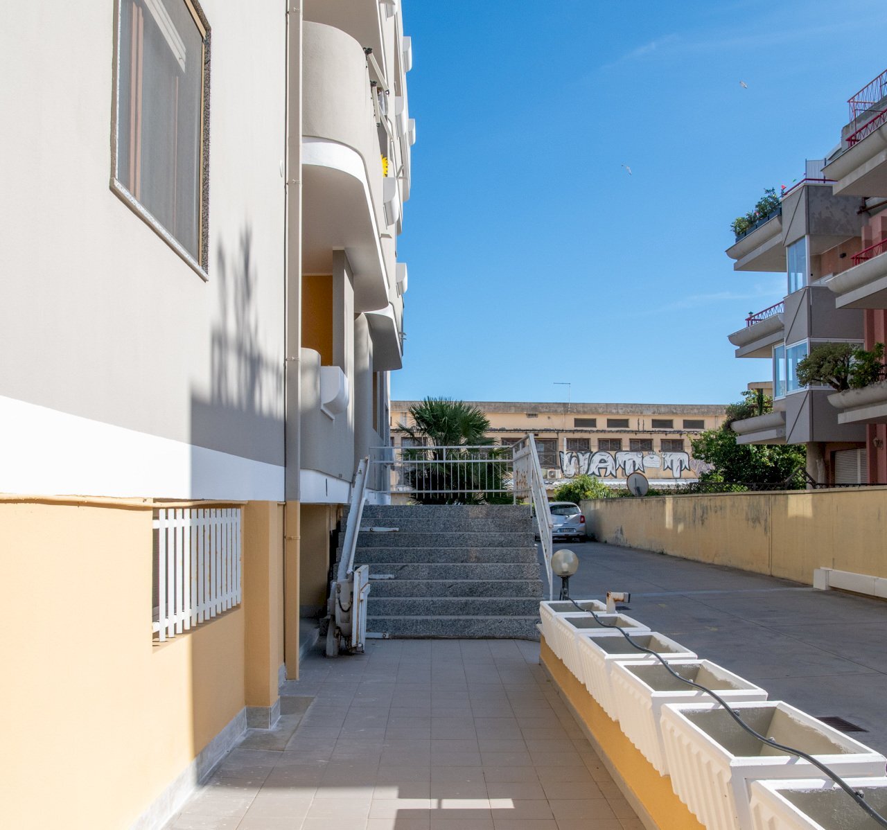 Ingresso condominiale (2).jpg - Ufficio Cagliari - foto 3