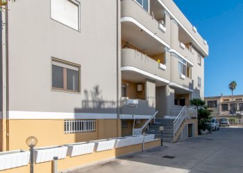 Ingresso condominiale (3).jpg - Ufficio Cagliari - foto 2
