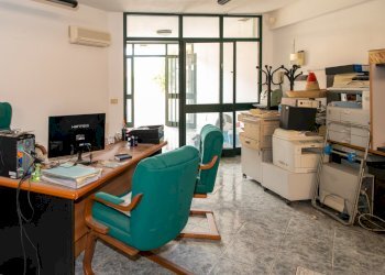 verso l\'ingresso (1).jpg - Ufficio Sinnai - foto 9