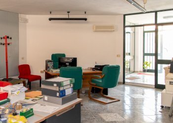 verso l\'ingresso (2).jpg - Ufficio Sinnai - foto 10