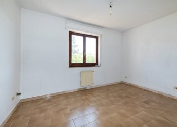 terzo ufficio (2) - Office Quartu Sant'Elena - photo 28