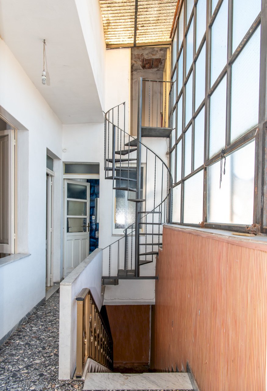 Disimpegno piano primo (3).jpg - Villa Monserrato - photo 1