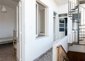 Disimpegno piano primo (1).jpg - Villa Monserrato - foto 15