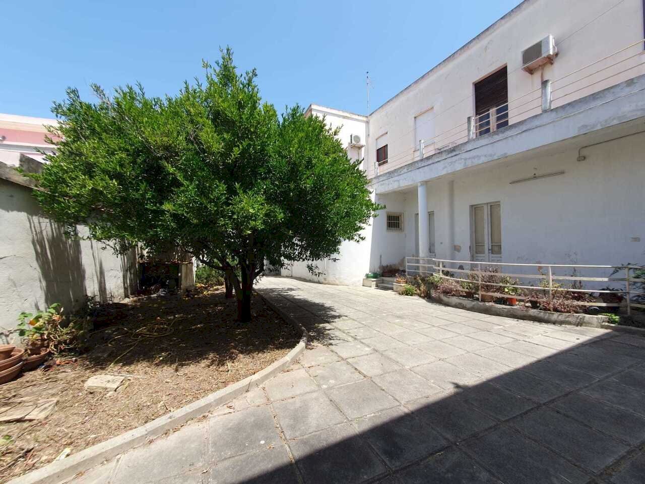 Cortile (6).jpg - Villa Quartu Sant'Elena - photo 1