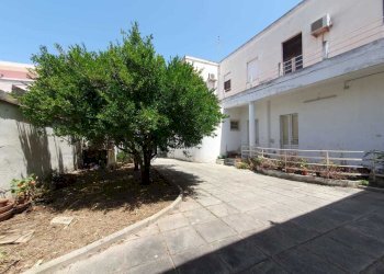 Cortile (6).jpg - Villa Quartu Sant'Elena - foto 1