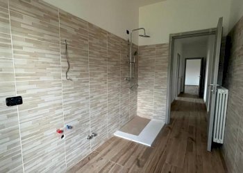 Bagno - Trilocale via foscolo  1, Mozzate - foto 13