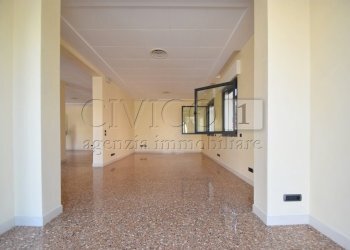 NEGOZIO GRUMOLO DELLE ABBADESSE (7).jpg - Locale Commerciale Via Roma 31, Grumolo delle Abbadesse - foto 3