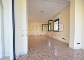 NEGOZIO GRUMOLO DELLE ABBADESSE (6).jpg - Locale Commerciale Via Roma 31, Grumolo delle Abbadesse - foto 4