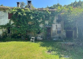 Case e terreno (2).JPG - Rustico Via Tavella 10, Barbarano Mossano - foto 3