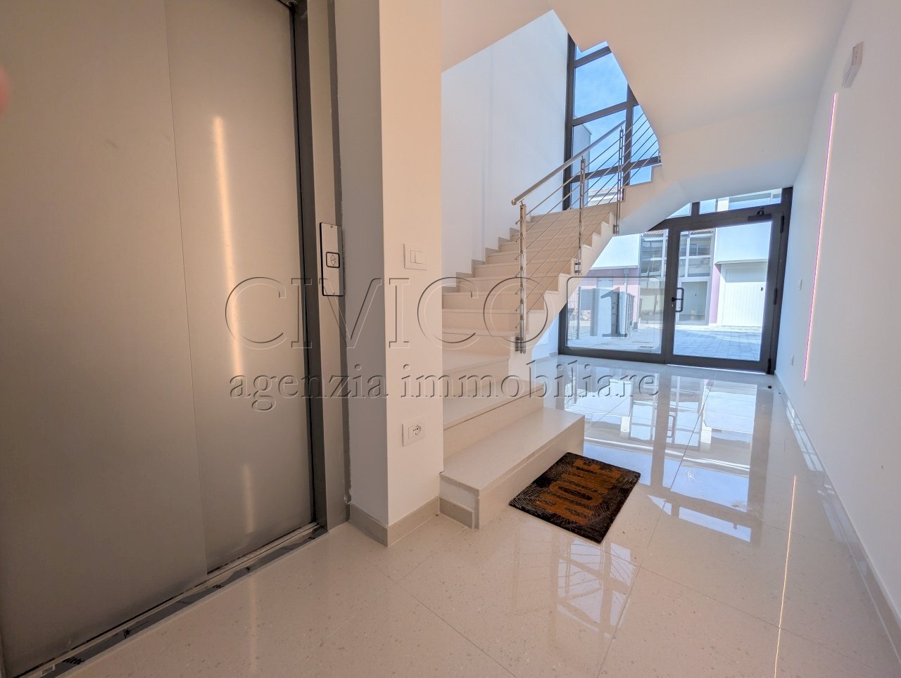 ENTRATA PER IL PRIMO PIANO - Four-room apartment via zocco, Montegalda - photo 1