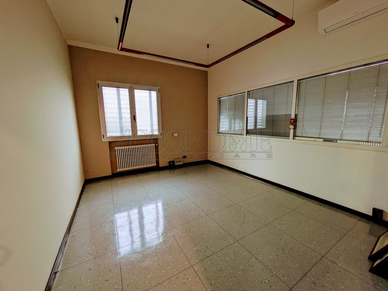 PXL_20250424_142701970~2.jpg - Ufficio Via Nona Strada 2, Noventa Padovana - foto 3