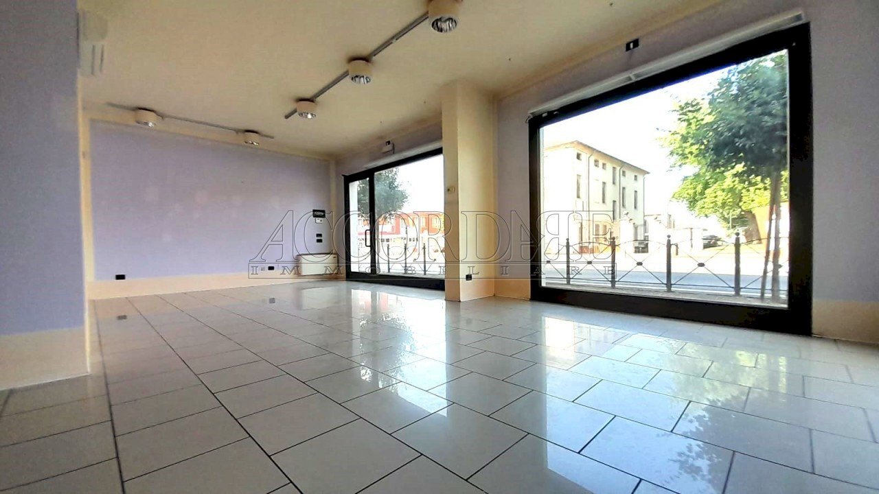 IMG-20250625-WA0006.jpg - Locale Commerciale Mestrino - foto 1