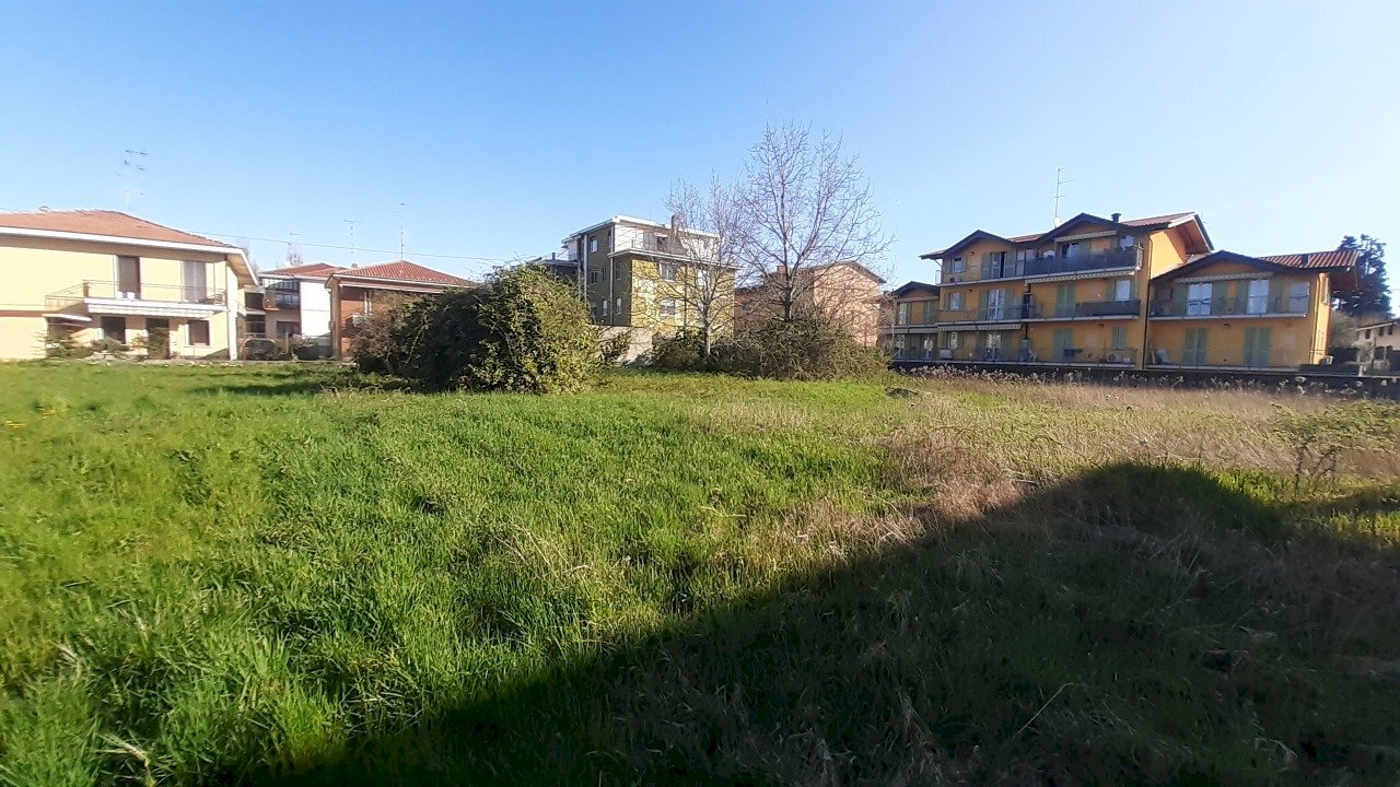 20250401_092416.jpg - Terreno edificabile via Cacciatori delle alpi, Somma Lombardo - foto 3