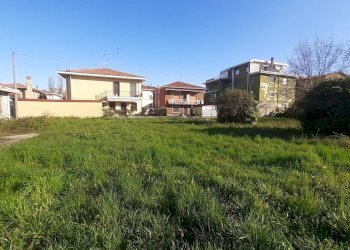 20250401_092309.jpg - Terreno edificabile via Cacciatori delle alpi, Somma Lombardo - foto 1