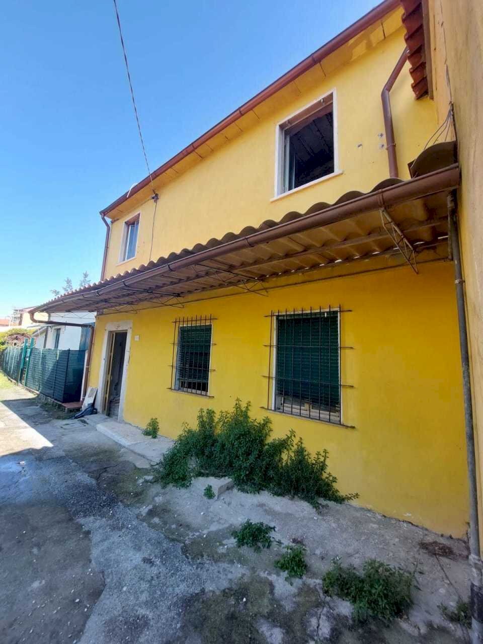 57bcf361-c65e-464f-be37-cf1b87249f3b.jpg - Terratetto - Terracielo Piazza Gino Menconi 12, Carrara - foto 1